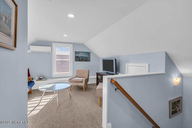 Building Photo - 102 4th Ave