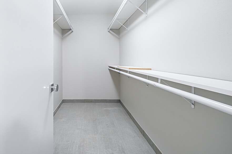 Extra Large closet - 831 S French Ave