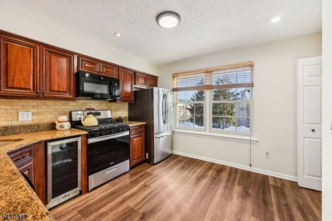 Building Photo - 1075 Ash Dr