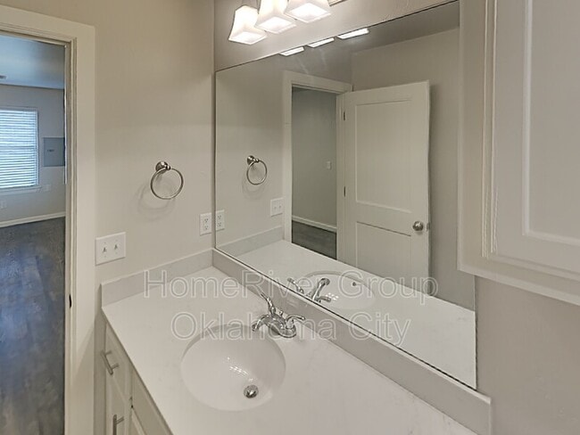 Building Photo - 421 Summit Ridge Dr