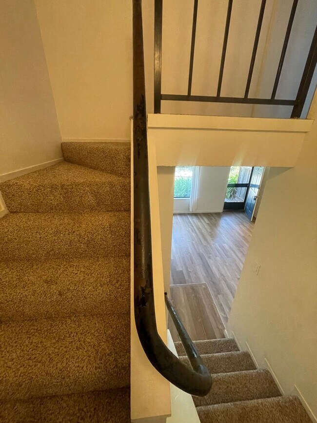 Building Photo - Beautiful Capitola Condo minutes from Capitola Village!