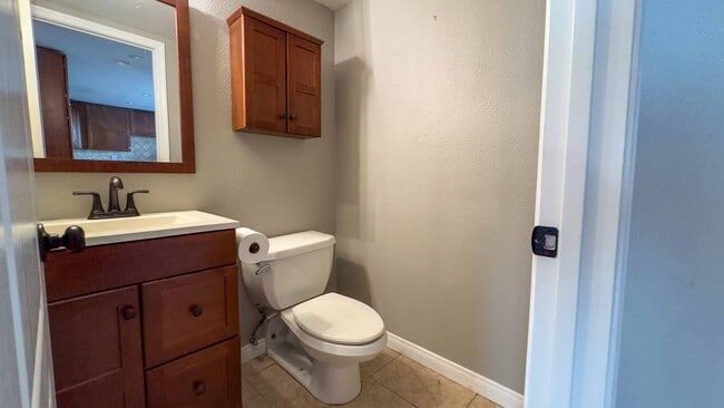 Building Photo - Enjoy Half Off Your First Month's Rent! 3-bedroom, 2.5-bath Split-Level Condo