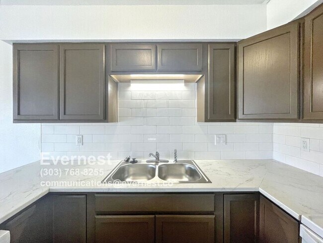 Building Photo - 2333 W 17th St