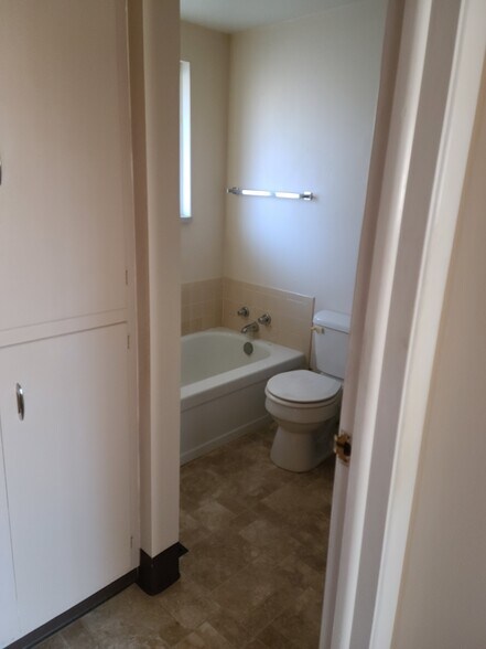 Building Photo - 120 Stanford Ave