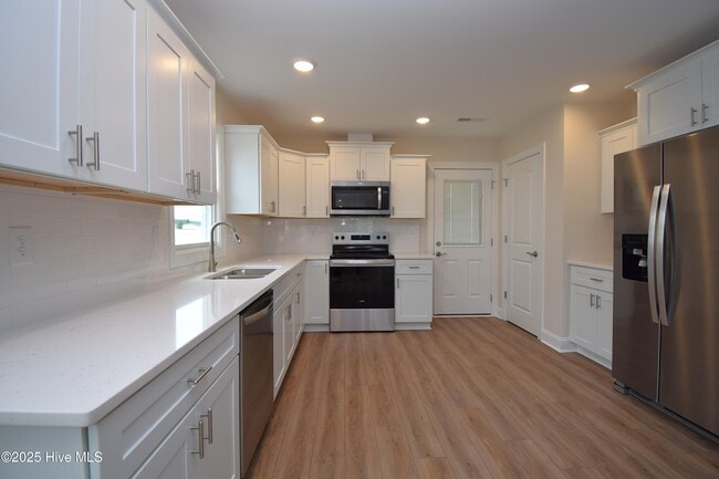 Building Photo - 640 Abigail Taylor Dr
