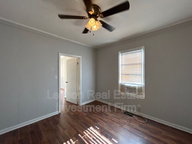 Building Photo - 225 E Elmwood St