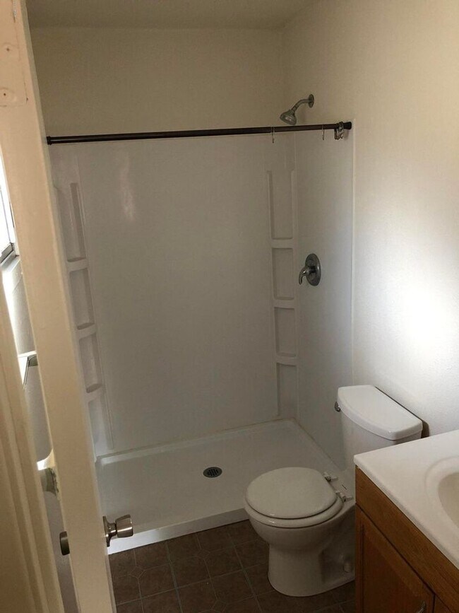 Building Photo - Charming 3 Bed 2 Bath home in Tempe with 2 car garage and big backyard