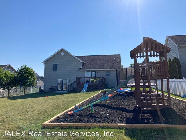 Building Photo - 3 br, 2.5 bath House - 17 Feather Drive