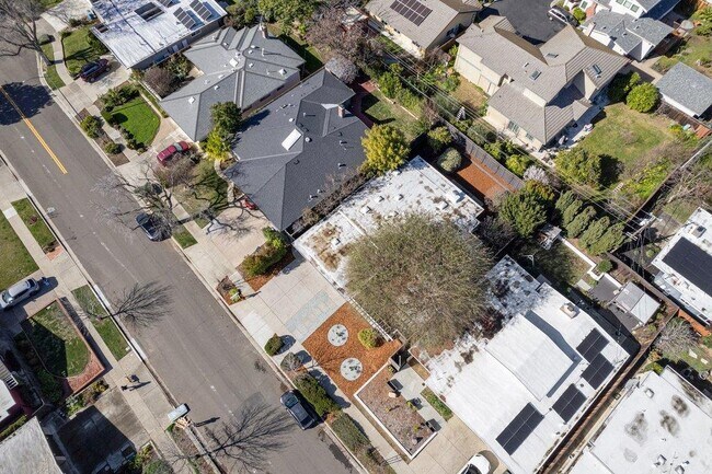 Building Photo - 729 Stendhal Ln