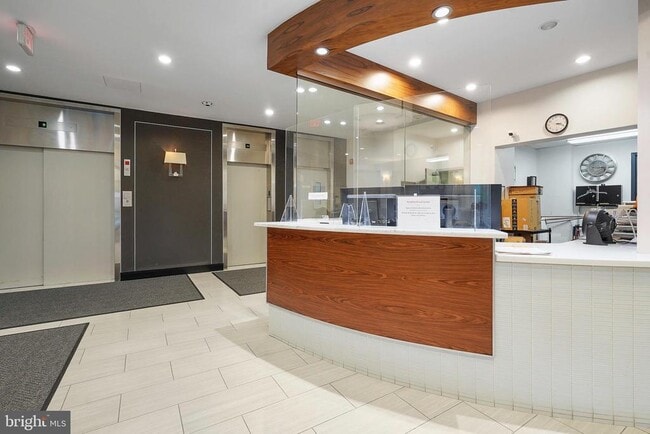 Building Photo - 1225 Martha Custis Dr