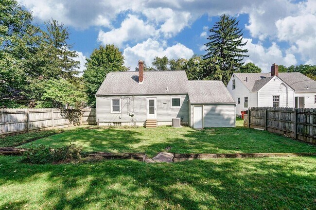 Building Photo - 117 Sharon Springs Dr