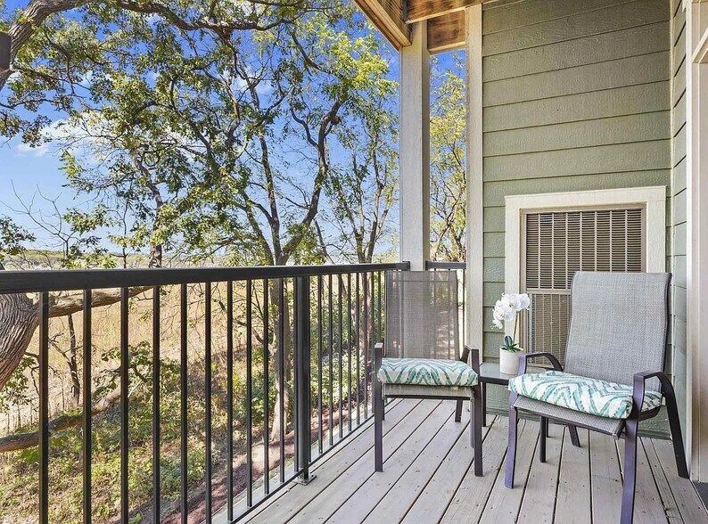 Building Photo - 8253 Mayo Dr