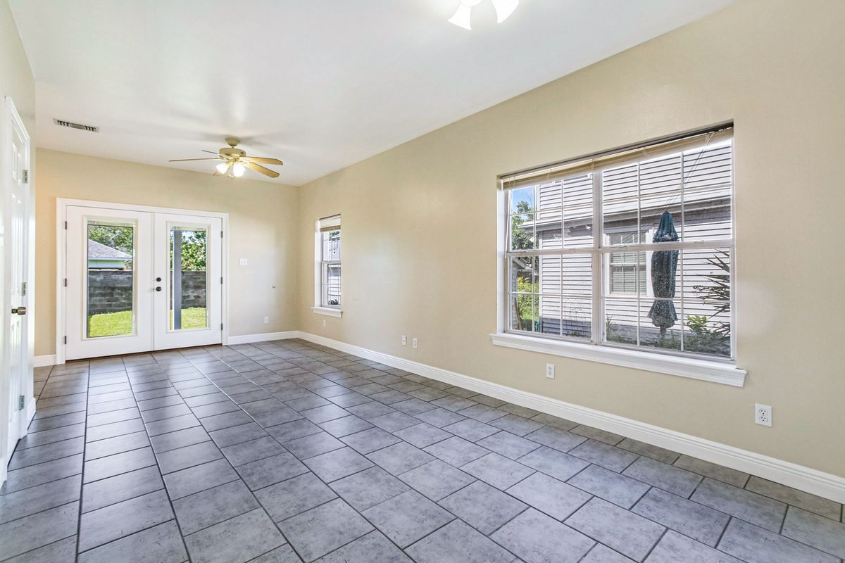 Building Photo - 4317 Downs St