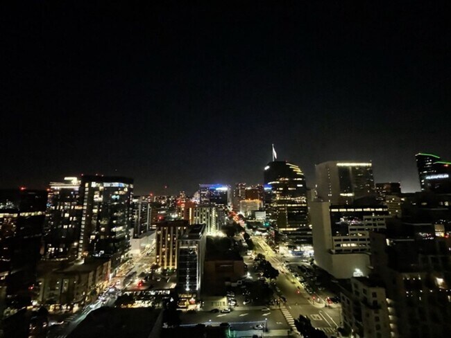 Building Photo - 2 Bedroom-2 Bathroom Fully Furnished Condo...
