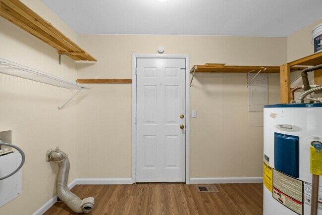 Building Photo - 3 Bedroom Home For Rent Near Needmore Road!