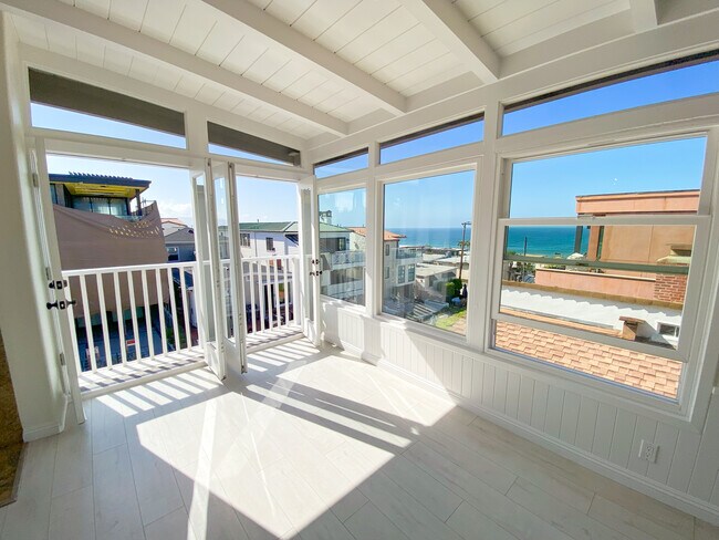 Building Photo - 233 6th St