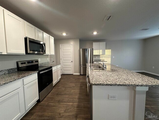 Building Photo - 7540 Oak Lake Blvd