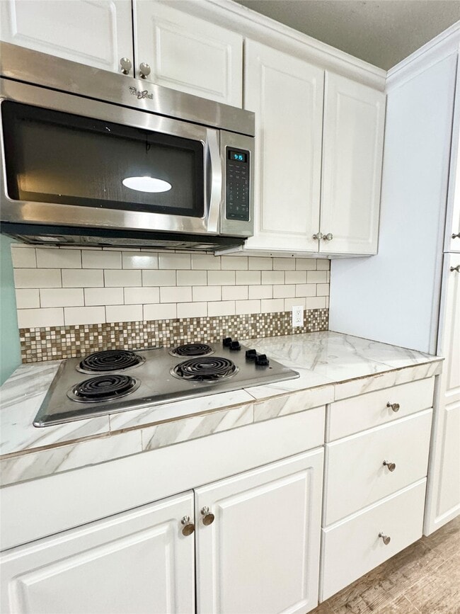 Building Photo - 728 W 21st St