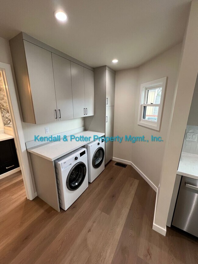 Building Photo - 360-370 10th Avenue