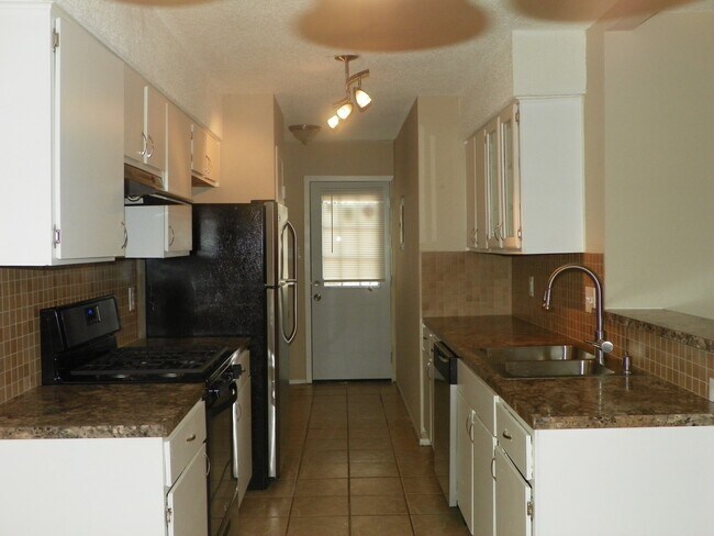 Building Photo - 410.412 Cypress Ln