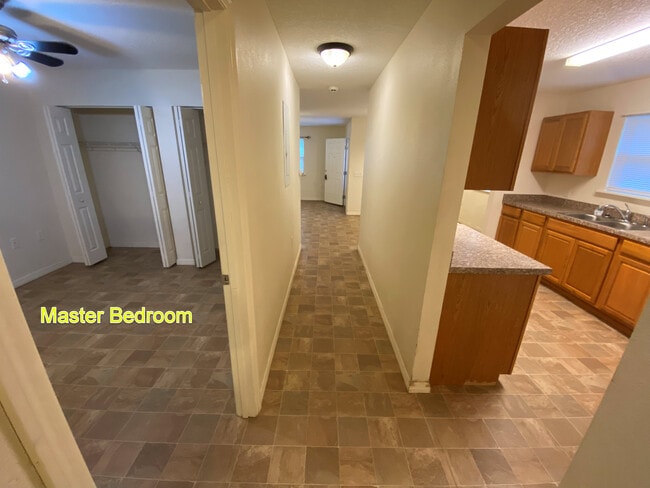 Building Photo - 154 Hurst St