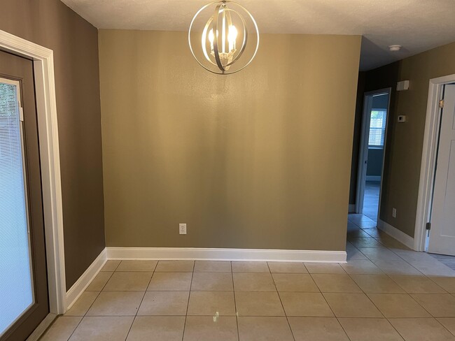 Building Photo - 2601 Rippee Rd