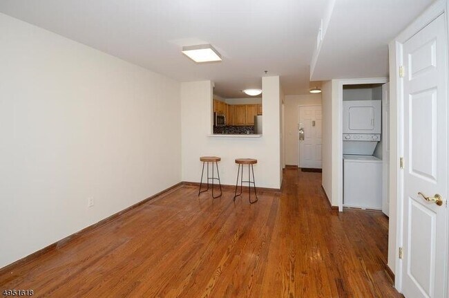 Building Photo - 318 54th St