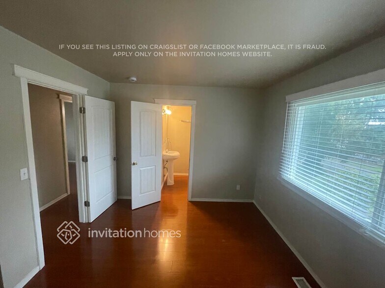 Building Photo - 1801 S 262nd Pl