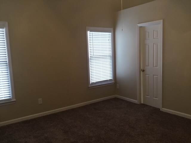 Building Photo - 7 Oleander Pt