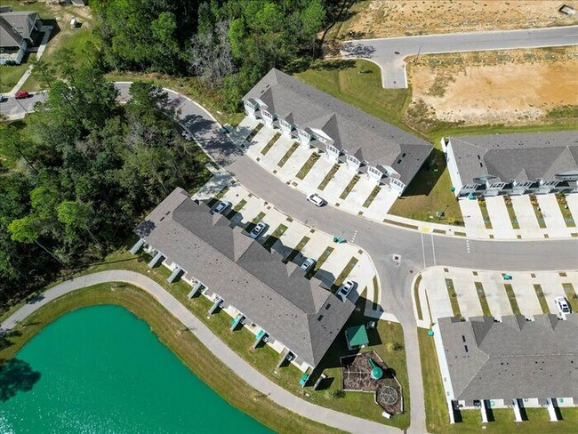 Building Photo - Highland Lake Townhomes