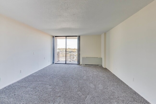 Building Photo - Sunny Studio in Downtown Rockville - ALL U...