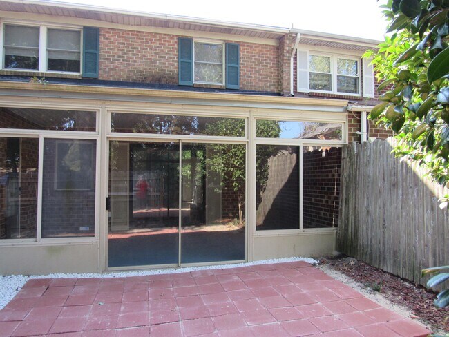 Building Photo - 800 St Denis Ct