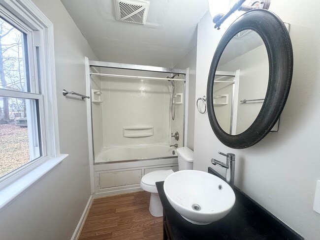 Building Photo - 711 Parsonage St