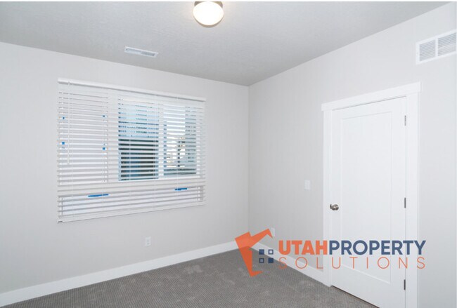 Building Photo - 982 W 380 S