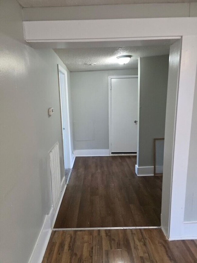 Building Photo - Cozy 3 Bedroom Home in Clarksville!