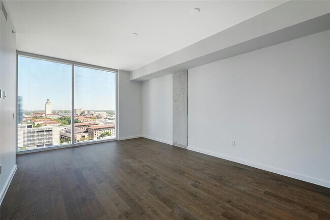 Building Photo - 313 W 17th St