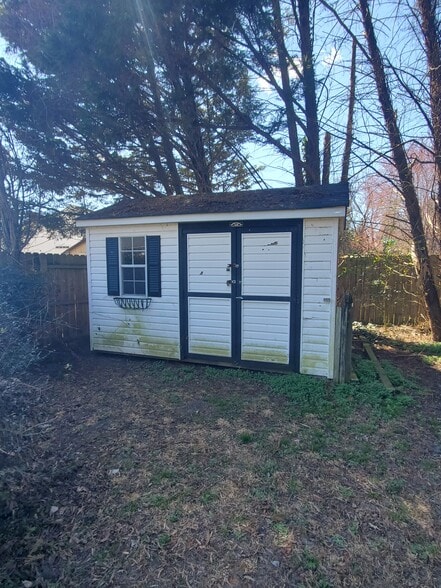 Building Photo - 7035 Evergreen Rd