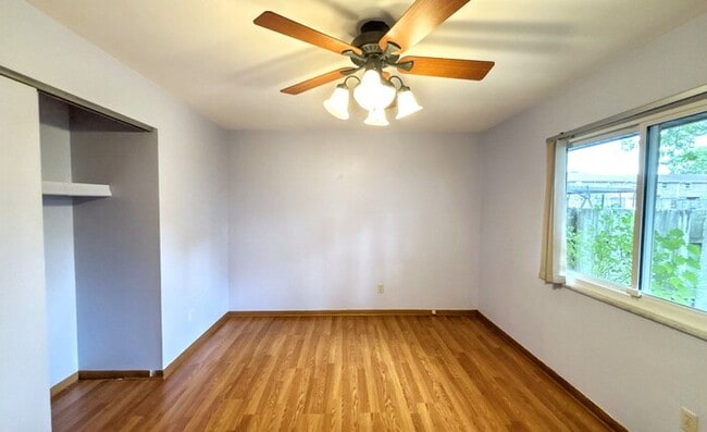 Building Photo - 2324 Woodbrook Cir N
