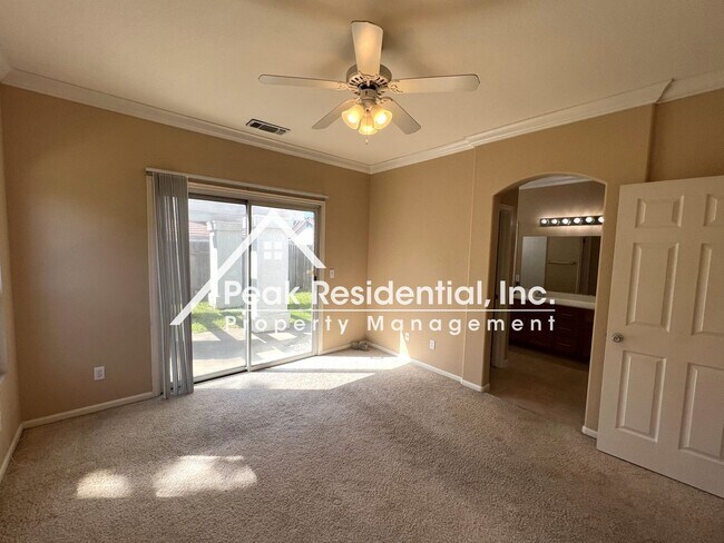 Building Photo - Wonderful Roseville 3bd/2ba House With 3 C...