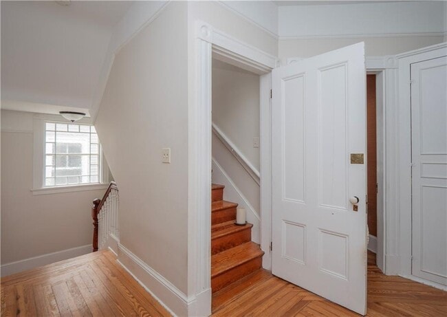 Building Photo - 3 Pell St