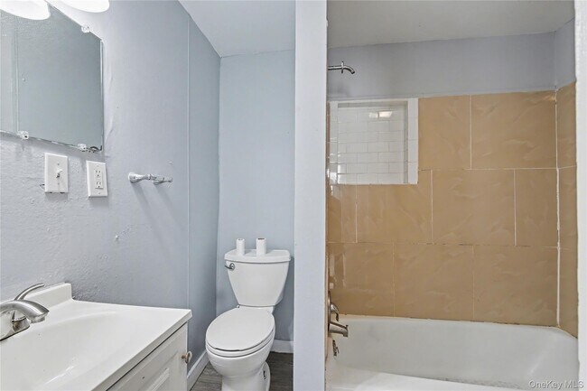 Building Photo - 139 N Hamilton St