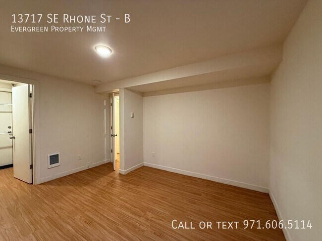 Building Photo - 13717 SE Rhone St