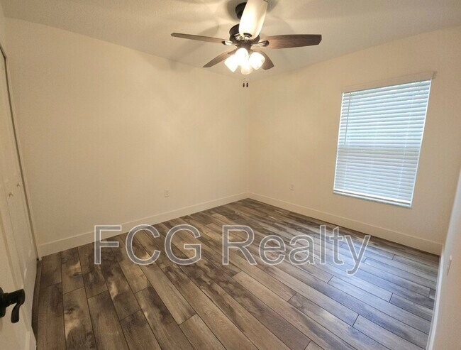 Building Photo - 7649 W Normandy Pl