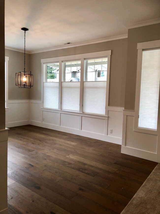 Building Photo - Gorgeous Home in the Wing Point Area of Ba...