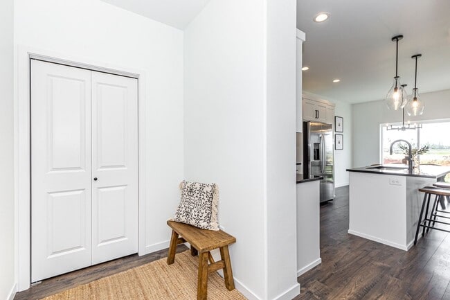 Building Photo - 3 Bed 2.5 Bath Single Family Home