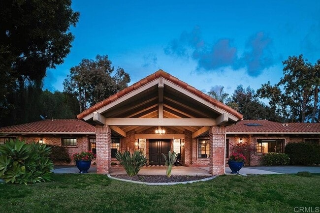 Primary Photo - 17473 Luna De Miel