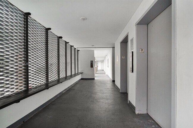 Building Photo - 3401 N Country Club Dr