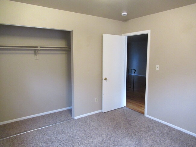 Building Photo - 221 Columbia Rd