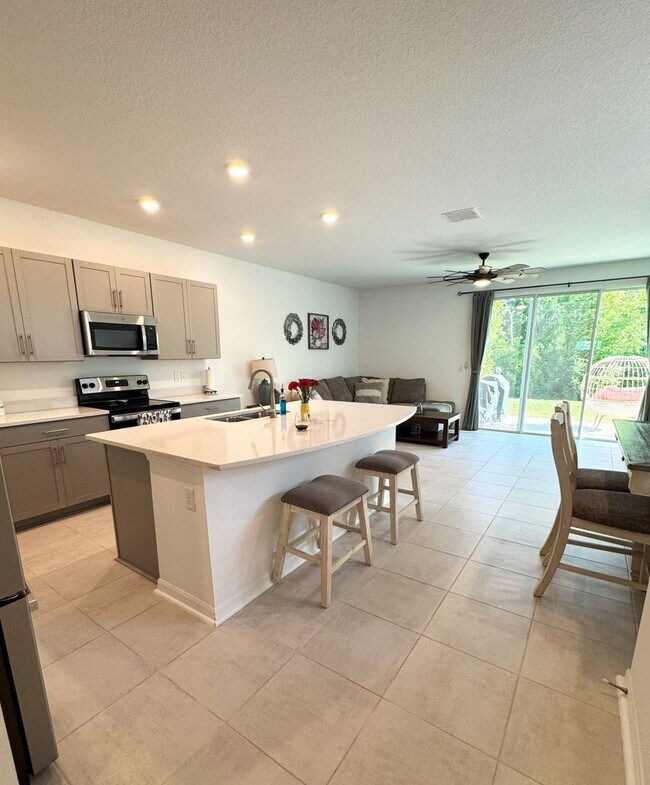 Building Photo - 3 BR/  2.5 BA  Townhome - ANNIES WALK