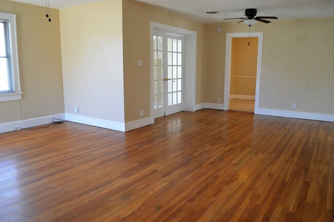 Building Photo - 3904 Fountain Ter